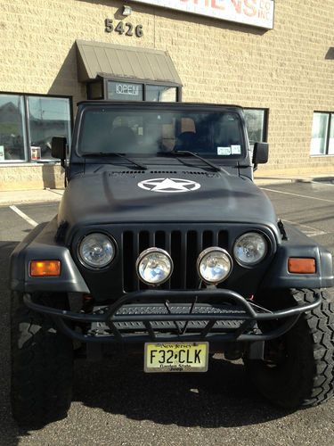 Jeep wrangler se 97' 2.5l 4cyl, manual transmission - flat black (low reserve)