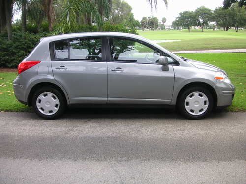 2009 nissan versa s hatchback 4-door 1.8l