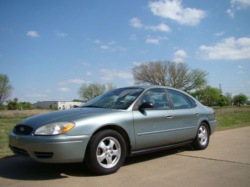 2005 ford taurus, runs and drives great, look!