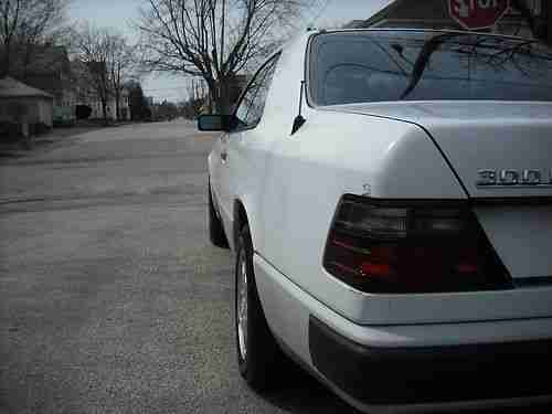 1989 Mercedes-Benz 300CE Base Coupe 2-Door 3.0L, image 6