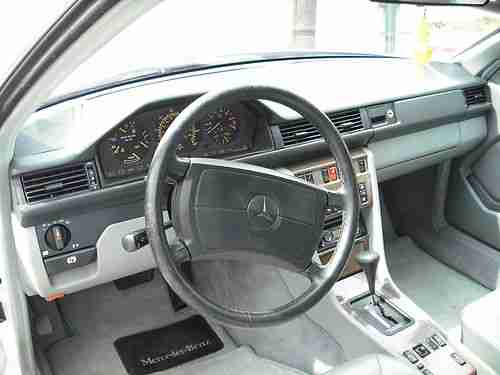1989 Mercedes-Benz 300CE Base Coupe 2-Door 3.0L, image 13