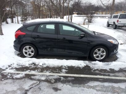 2012 ford focus se hatchback 4-door 2.0l