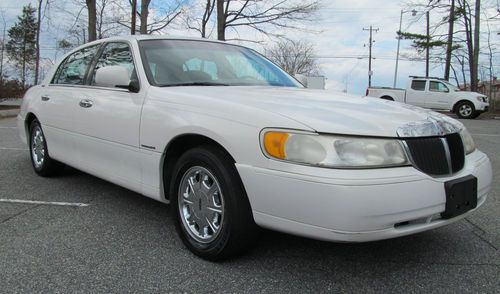 1998 lincoln town car signature series loaded 63k on new engine leather power