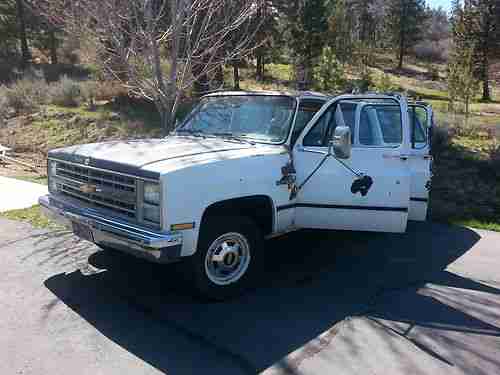 1988 V20 3/4 TON 2WD SUBURBAN, Big Block 454, image 2