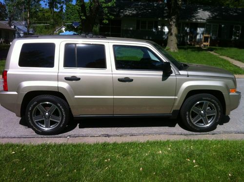 2009 jeep patriot 2.4l i4 sandstone/black