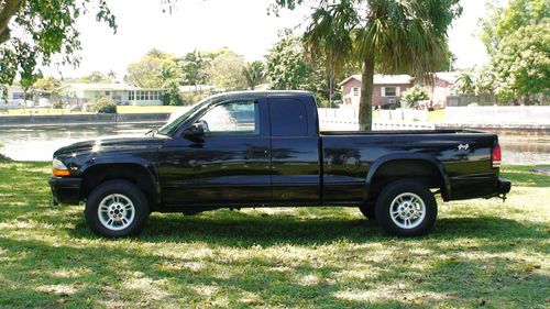 2000 dodge dakota ext 4x4 automatic.