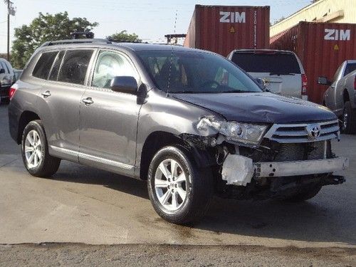 2012 toyota highlander salvage repairable rebuilder only 29k miles runs!!!!