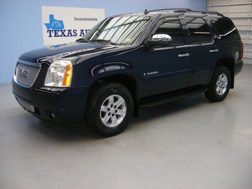 We finance!!!  2007 gmc yukon slt auto rear buckets 3rd row bose xm remote start