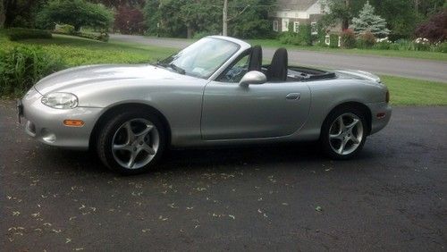 18k miles mint 5 speed garage kept 2 owner