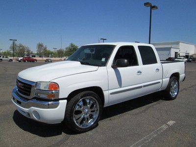 2007 white v8 automatic miles:73k crew cab pickup truck