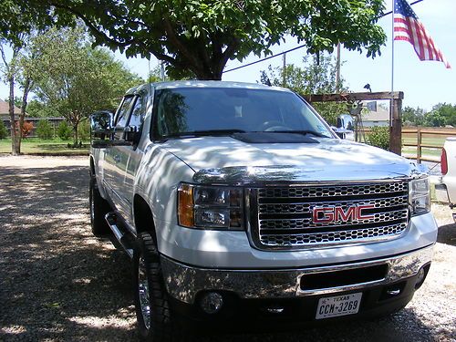 Gmc 2500 crew cab slt 4x4 duramax diesel, loaded. level kit, after market wheels