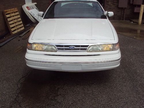 1997 ford crown victoria base sedan 4-door 4.6l