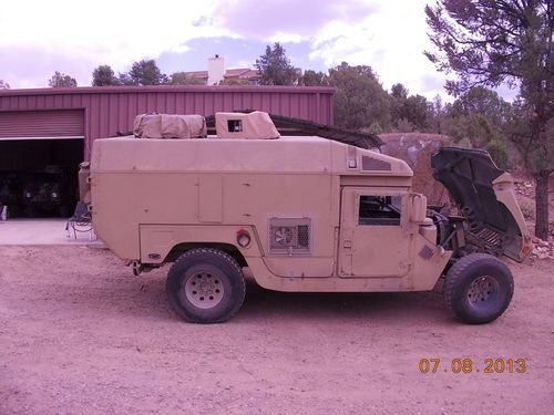 Military humvee ambulance,built 350 chevy,12 volt electric ,roof ac