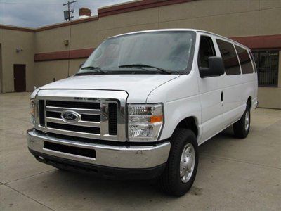 2013 ford e350xlt club wagon 15 pass like new factory warranty cruise $25,995