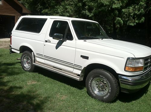 1993 bronco 4x4 xlt 5.8l efi v8 electronic 4-spd auto trans oxford white