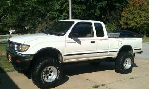 1996 toyota tacoma dlx extended cab pickup 2-door 3.4l