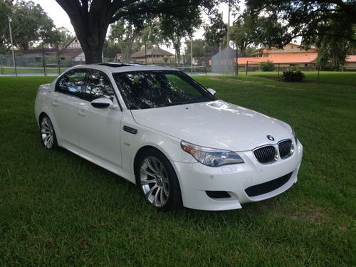 2006 bmw m5,5.0 v10,500hp,white on black,low miles,loaded with options