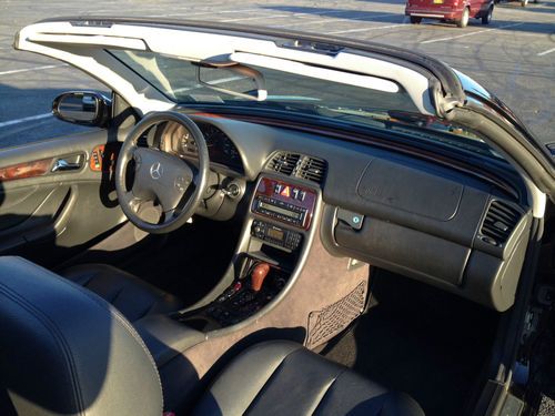 2001 Mercedes-Benz CLK320 Convertible black on black beauty with only 43,519 mi, image 6