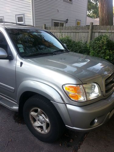 Toyota sequoia 2001 limited 4door, sunroof, v8, with luggage rack