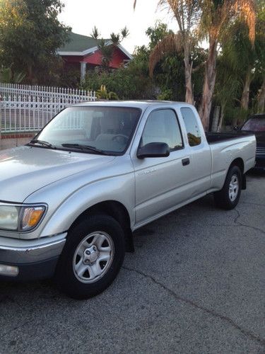 2003 toyota tacoma sr5, 4cyl, automatic, new engine w/ 69,000 miles