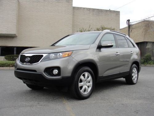 2011 kia sorento lx, only 32,922 miles, just serviced