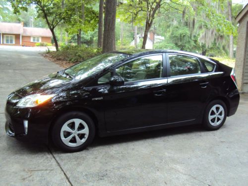 2013 toyota prius ii... must sell!