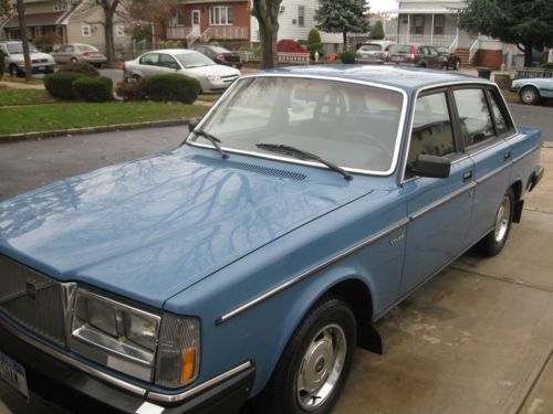 1985 volvo 240 base sedan 4-door 2.3l