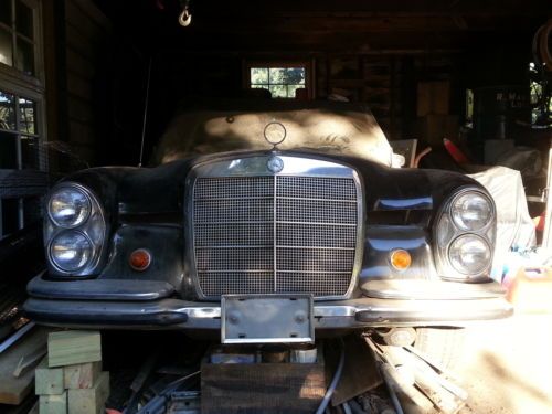 1967 300sel  m189, 3.0 liter motor, air suspension, 4 door sedan, very solid