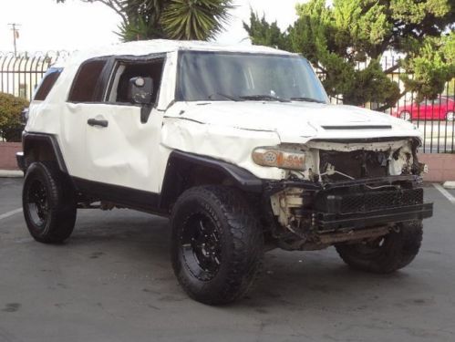 2010 toyota fj cruiser 4wd (nonrepairable title) damaged rebuilder runs!! l@@k!!