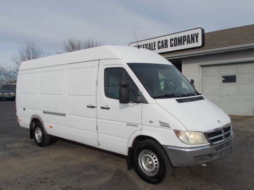 Super high ceiling 158&#034; wheel base 2.7 diesel cargo van 1 owner accident free