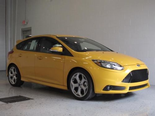 Focus st 5dr new 2.0l manual tangerine scream heated leather seats am/fm cd sync