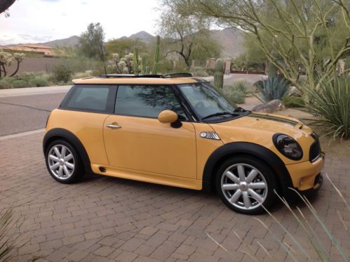 Almost new mini cooper s, loaded with options  9600 mi. 33k list! *look*