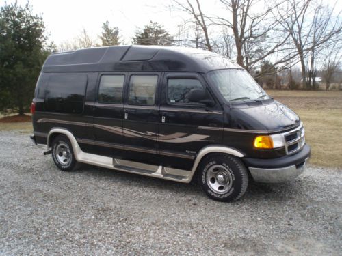 2000 dodge ram conversion  van  excellent condition