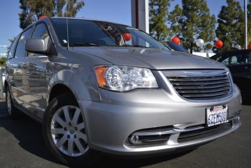 Touring dual power doors leather seats stoe and go 3rd seat voice command alloys