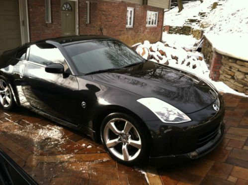 2008 nissan 350z 6 speed 350 (((no reserve))) low miles