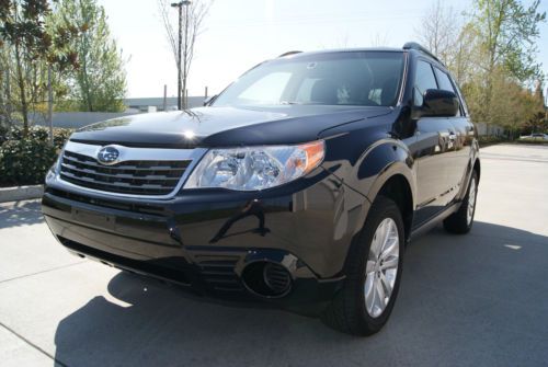 2013 subaru forester 2.5x premium with 18k miles. 1 owner! amazing condition!