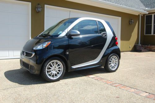 2013 smart fortwo passion coupe 2-door 1.0l black w/ black leather - immaculate