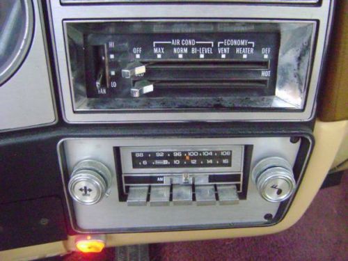 All original 305 Chevy Silverado 1978 excellent condition everything works, image 3