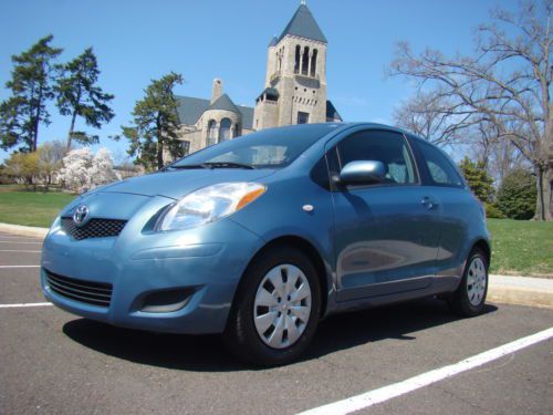 2011 TOYOTA YARIS 5 SPEED MANUAL HATCHBACK SUPER LOW MILES FUEL SAVER NO RESERVE, image 2