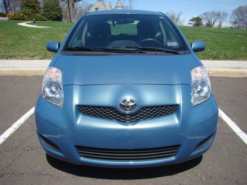 2011 TOYOTA YARIS 5 SPEED MANUAL HATCHBACK SUPER LOW MILES FUEL SAVER NO RESERVE, image 3