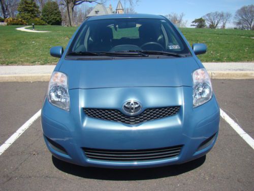 2011 TOYOTA YARIS 5 SPEED MANUAL HATCHBACK SUPER LOW MILES FUEL SAVER NO RESERVE, image 4