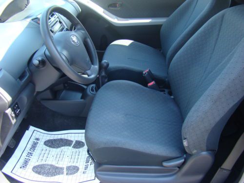 2011 TOYOTA YARIS 5 SPEED MANUAL HATCHBACK SUPER LOW MILES FUEL SAVER NO RESERVE, image 8
