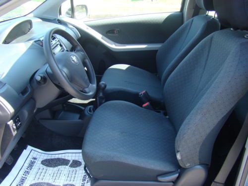 2011 TOYOTA YARIS 5 SPEED MANUAL HATCHBACK SUPER LOW MILES FUEL SAVER NO RESERVE, image 10