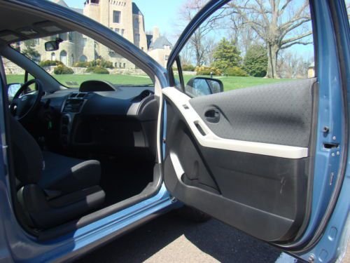 2011 TOYOTA YARIS 5 SPEED MANUAL HATCHBACK SUPER LOW MILES FUEL SAVER NO RESERVE, image 22