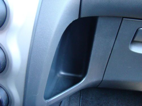 2011 TOYOTA YARIS 5 SPEED MANUAL HATCHBACK SUPER LOW MILES FUEL SAVER NO RESERVE, image 35