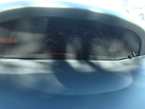 2011 TOYOTA YARIS 5 SPEED MANUAL HATCHBACK SUPER LOW MILES FUEL SAVER NO RESERVE, image 37