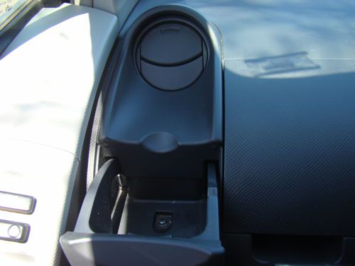 2011 TOYOTA YARIS 5 SPEED MANUAL HATCHBACK SUPER LOW MILES FUEL SAVER NO RESERVE, image 41