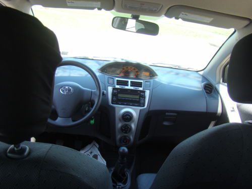 2011 TOYOTA YARIS 5 SPEED MANUAL HATCHBACK SUPER LOW MILES FUEL SAVER NO RESERVE, image 43