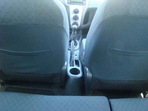 2011 TOYOTA YARIS 5 SPEED MANUAL HATCHBACK SUPER LOW MILES FUEL SAVER NO RESERVE, image 44