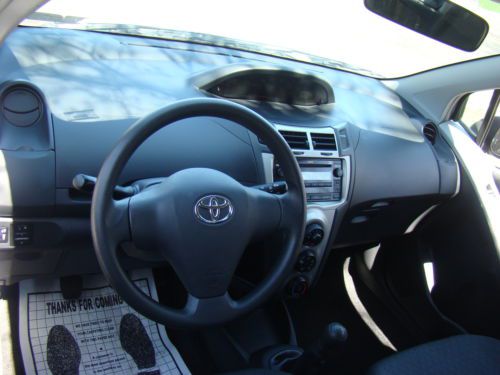 2011 TOYOTA YARIS 5 SPEED MANUAL HATCHBACK SUPER LOW MILES FUEL SAVER NO RESERVE, image 45